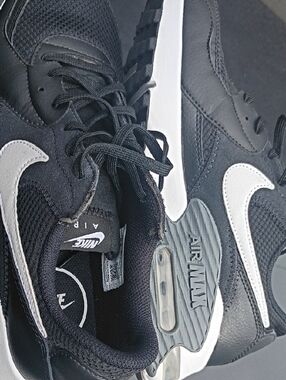 Air-Max Nike like New Women Black with White Swoosh